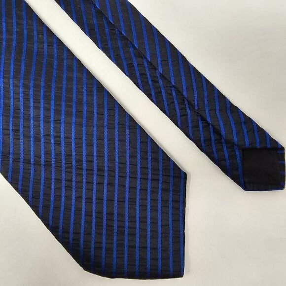 REVILLON PARIS SILK TIE BLACK BLUE STRIPE SEERSUCKER TEXTURED 3.75" X 57" - Picture 1 of 3